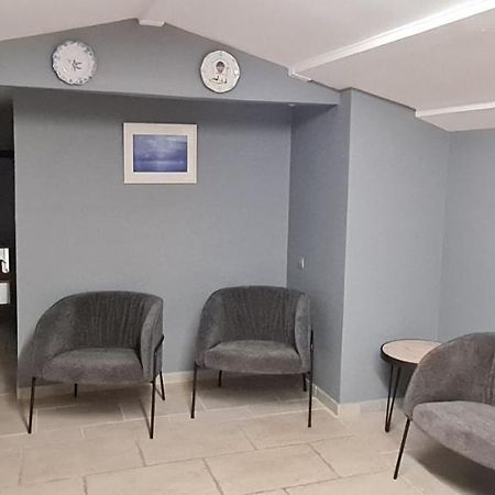 Maison Des Clos Ньон Екстериор снимка